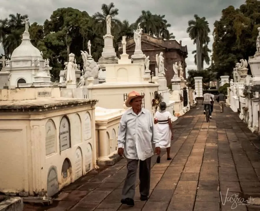 Things to do in Granada Nicaragua - Visit the Granada Cemetery