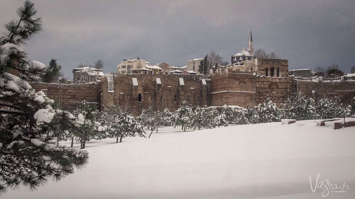 A guide to Istanbul. The Old City Walls