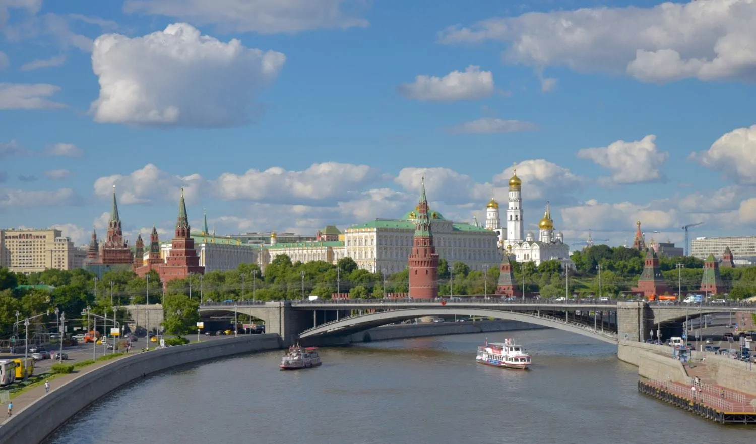 Moscow River Overlooking The Kremlin. Free things to do in Moscow