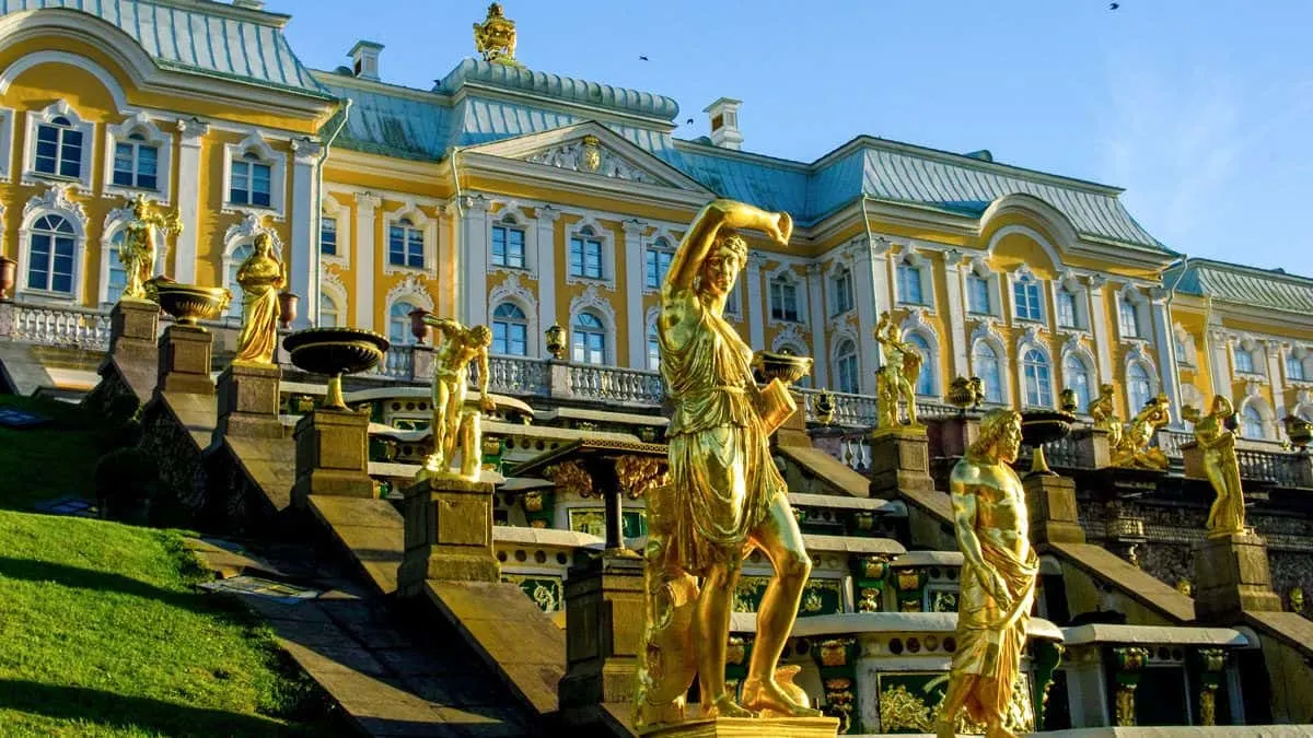 Golden statues of men line the walls leading up to Peterhof Palace. One of the best things to see in St Petersburg.