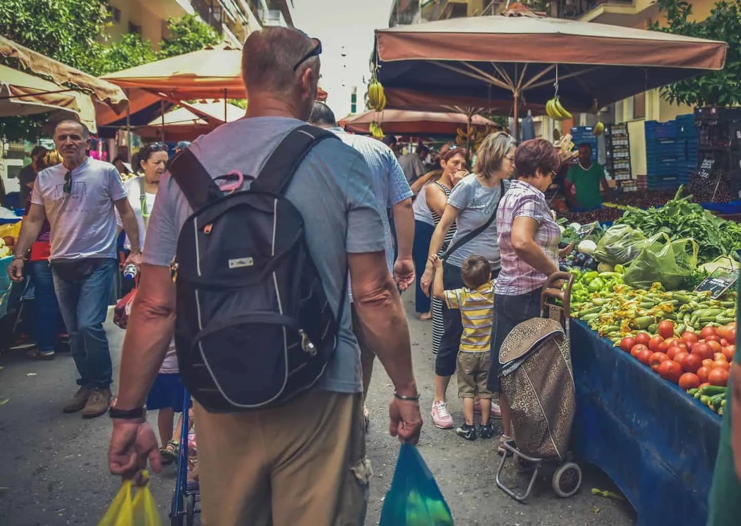 Slow Travel. Shopping at local markets