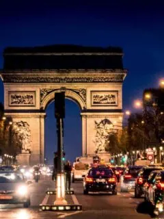The Arch de triumph in Paris at night.