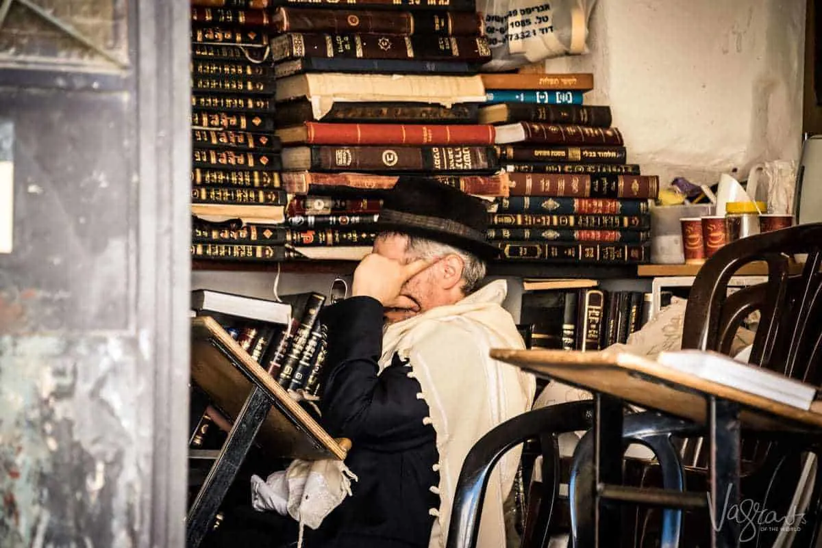 Photos of Jerusalem - A man prays in the Jewish quarter