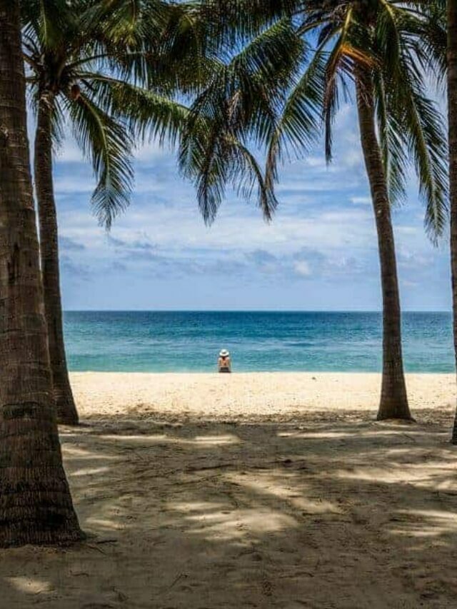 How to Keep Your Valuables Safe at the Beach Story