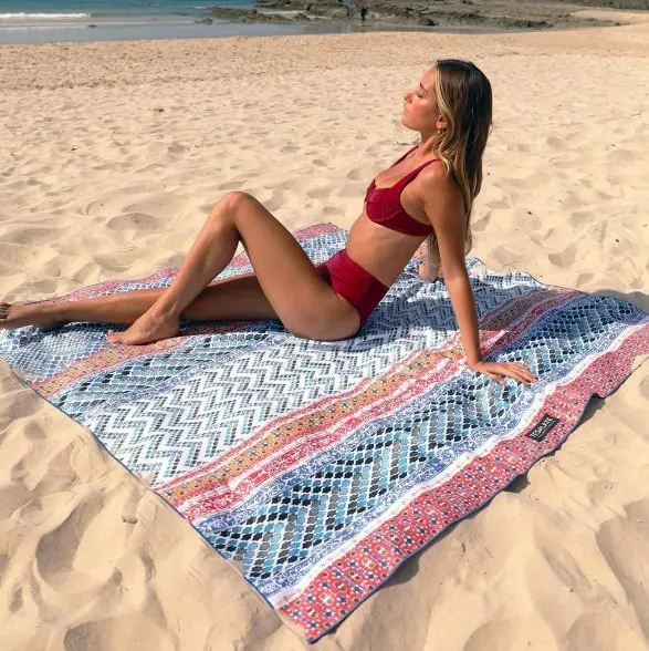 Tesalate sand free beach towel