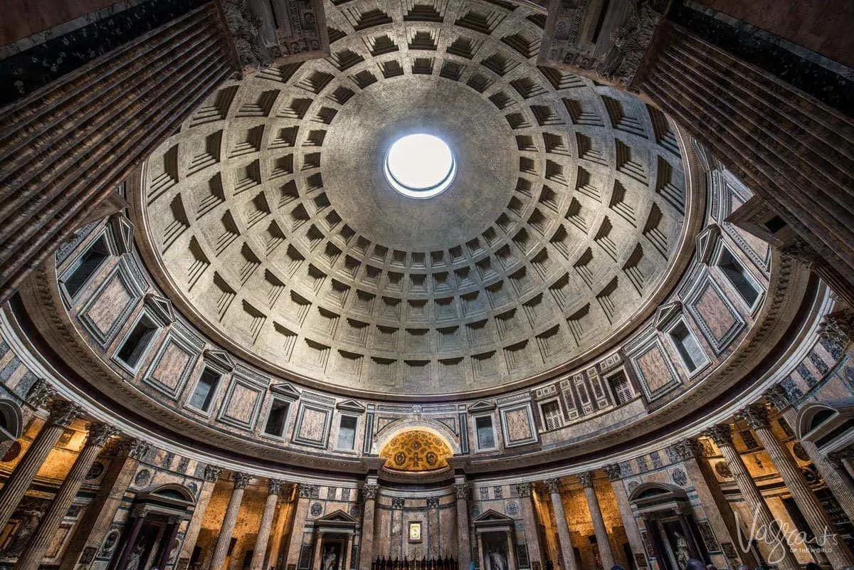 Domed roof with skylight in the Pantheon.