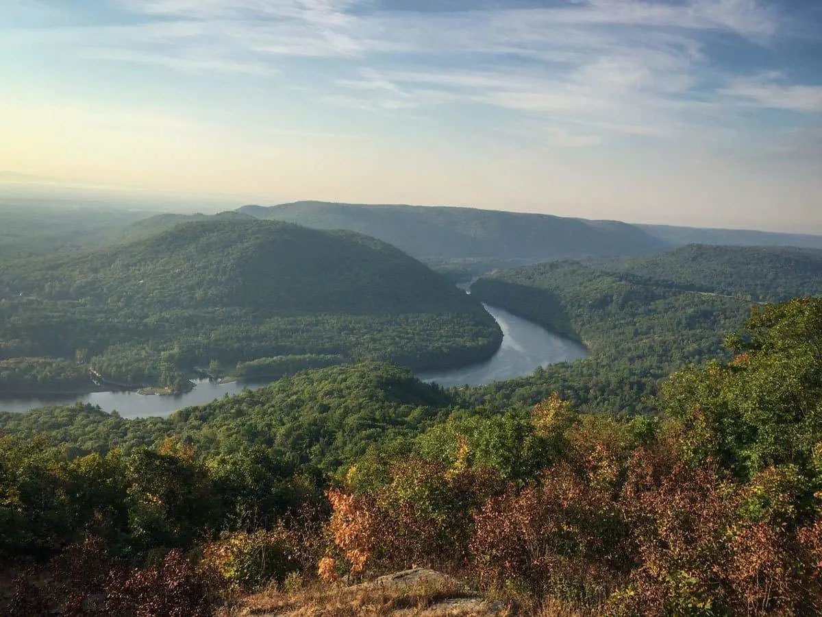 Hudson river valley, green trees and winding river.