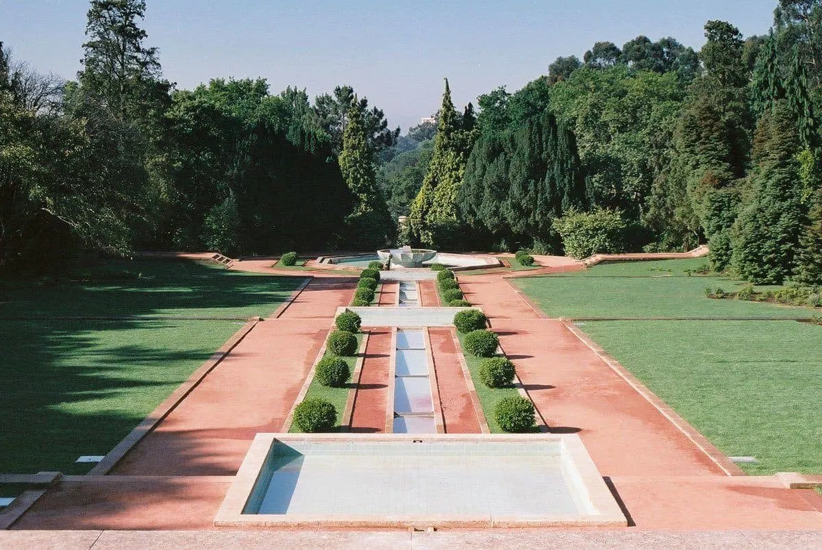 Red rocks and green grass and trees with leading lines at Casa de Serralves.