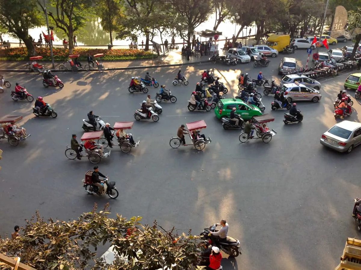 Rooftop view of cyclos around turtle lake. 