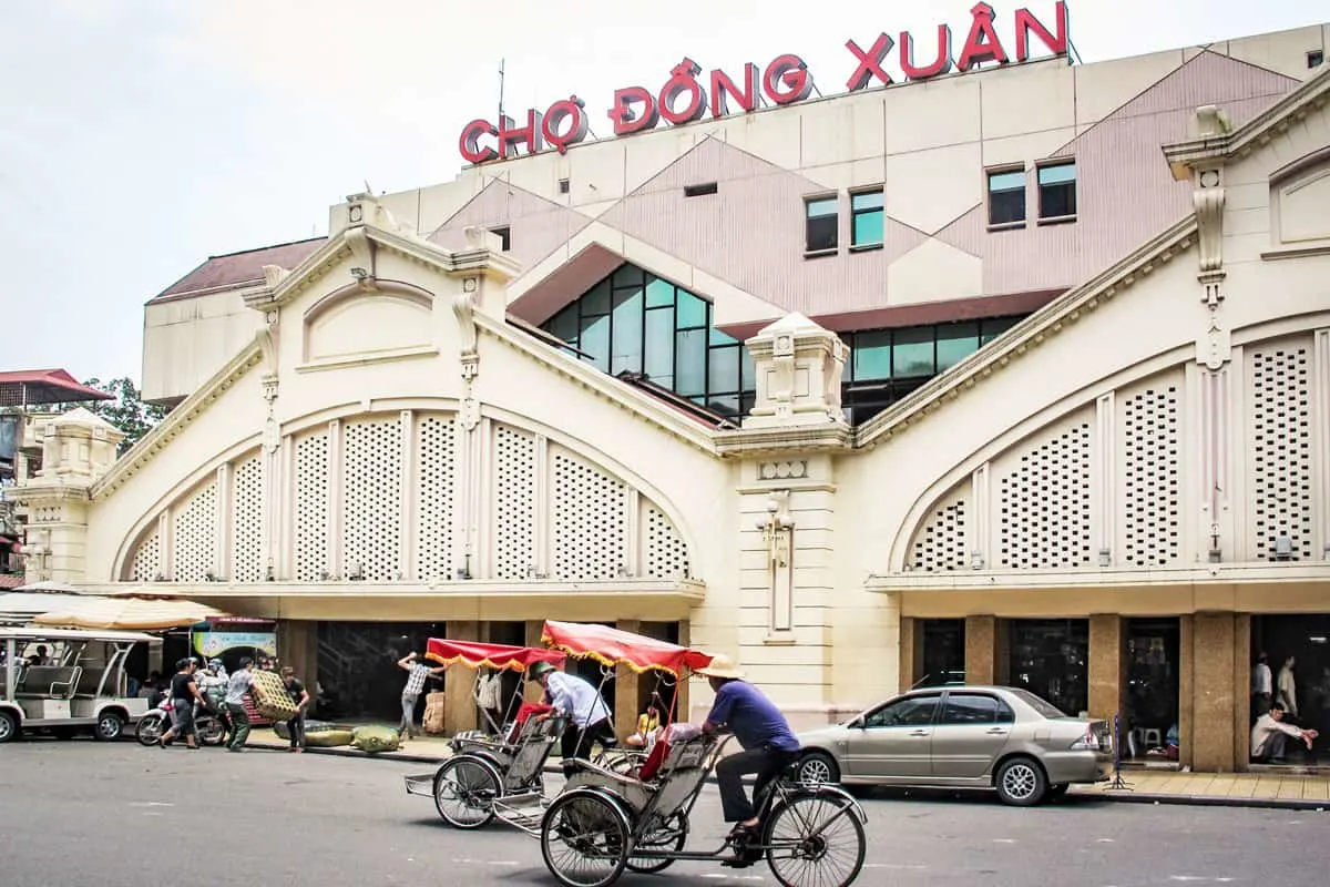 The best shopping in Hanoi Vietnam can be found here at the Dong Xuan Market.