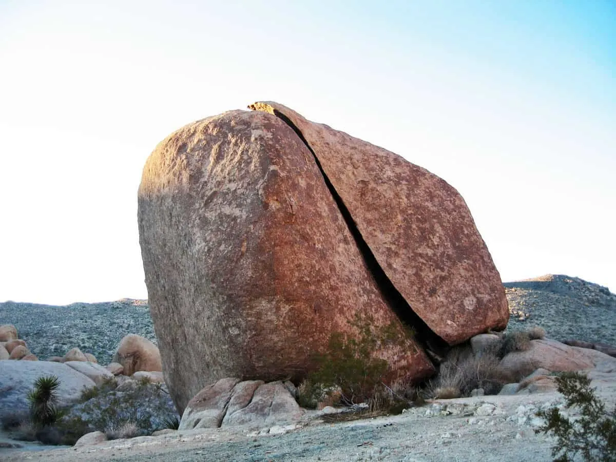 Split Rock in Joshua Tree National Park. One of the best hikes in Joshua Tree