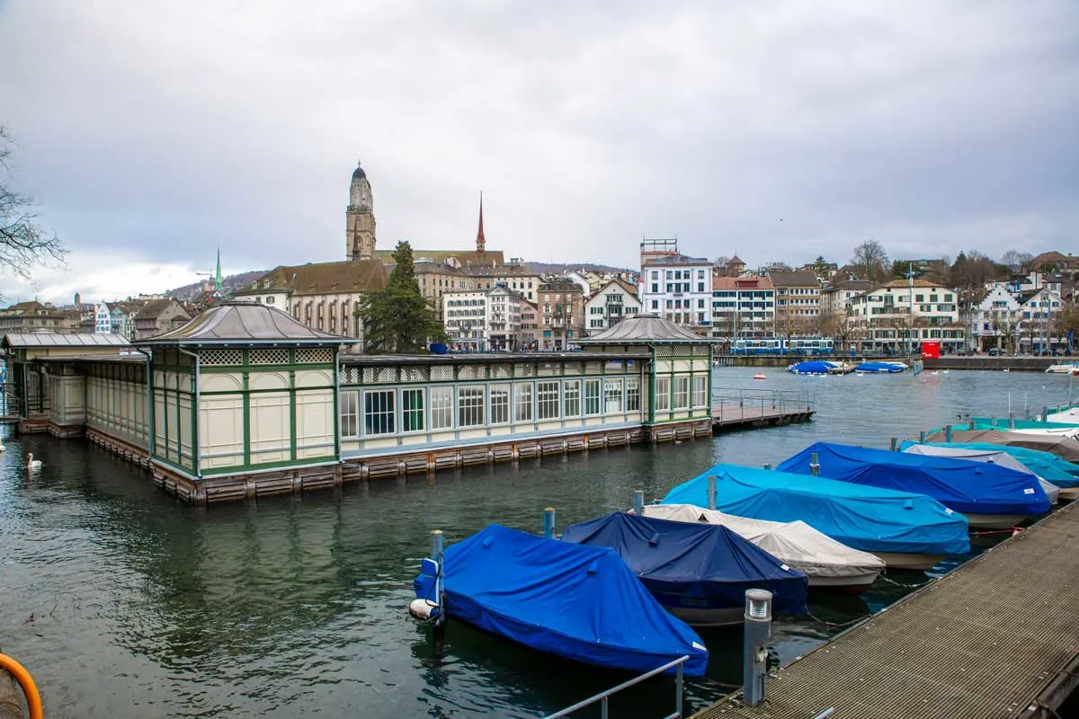 Frauenbad am Stadthausquai the womens only bathing house in Zurich Old town. 