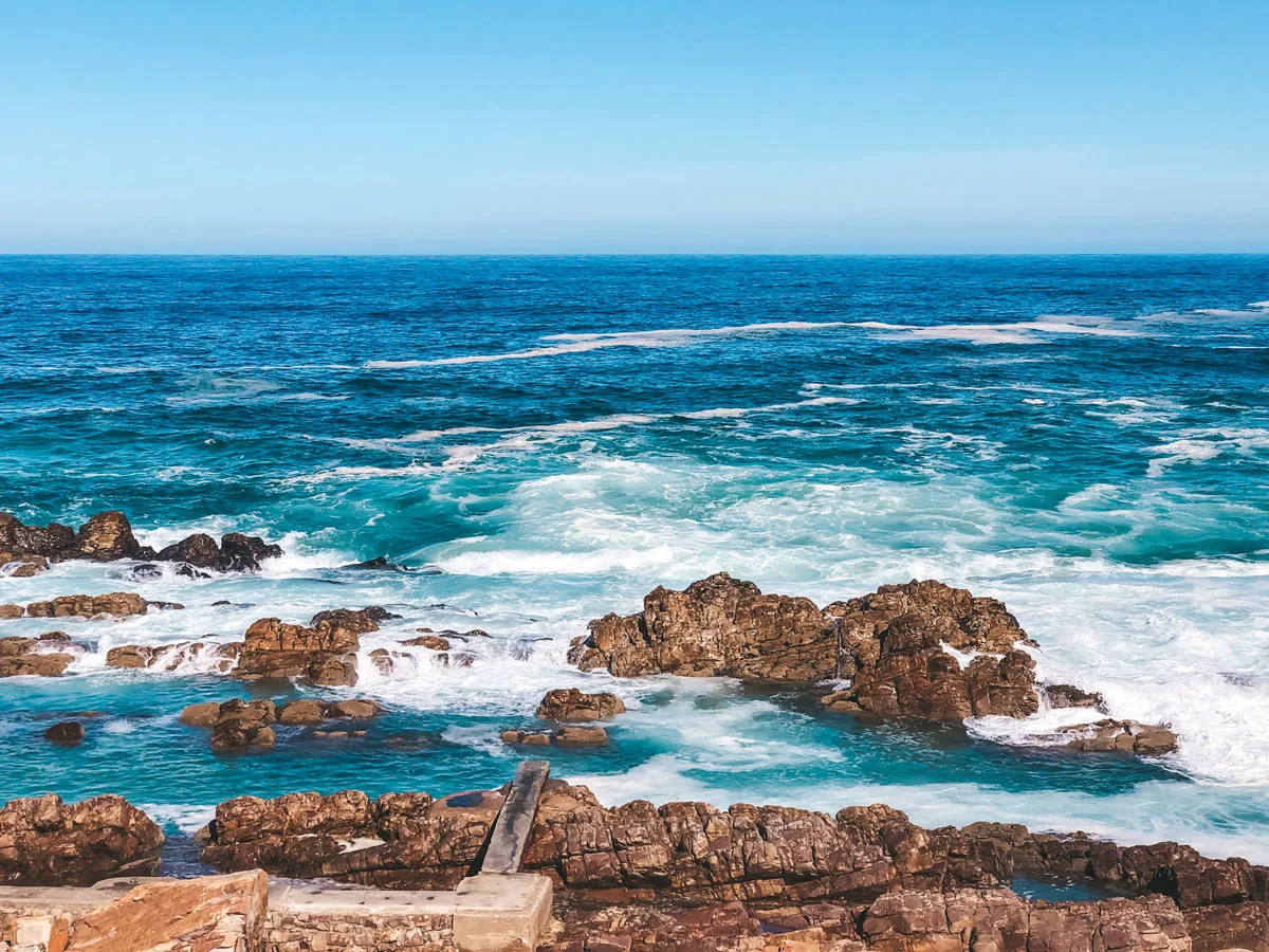 Rocky coastline Mossel Bay. 