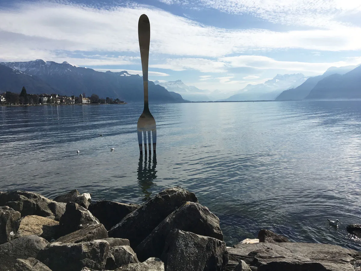 Lake with large aluminium fork, Vevey