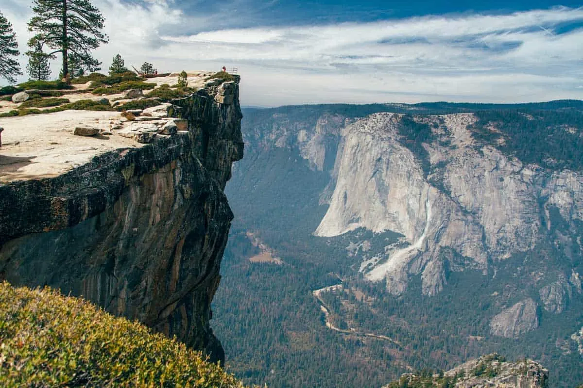 Views over Yosemite National Park from Taft Point. 