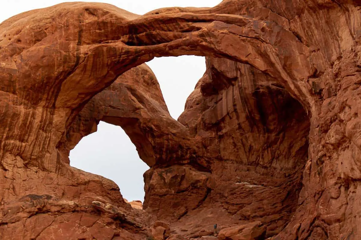 The red rock formations of Double Arches in Arches NP.