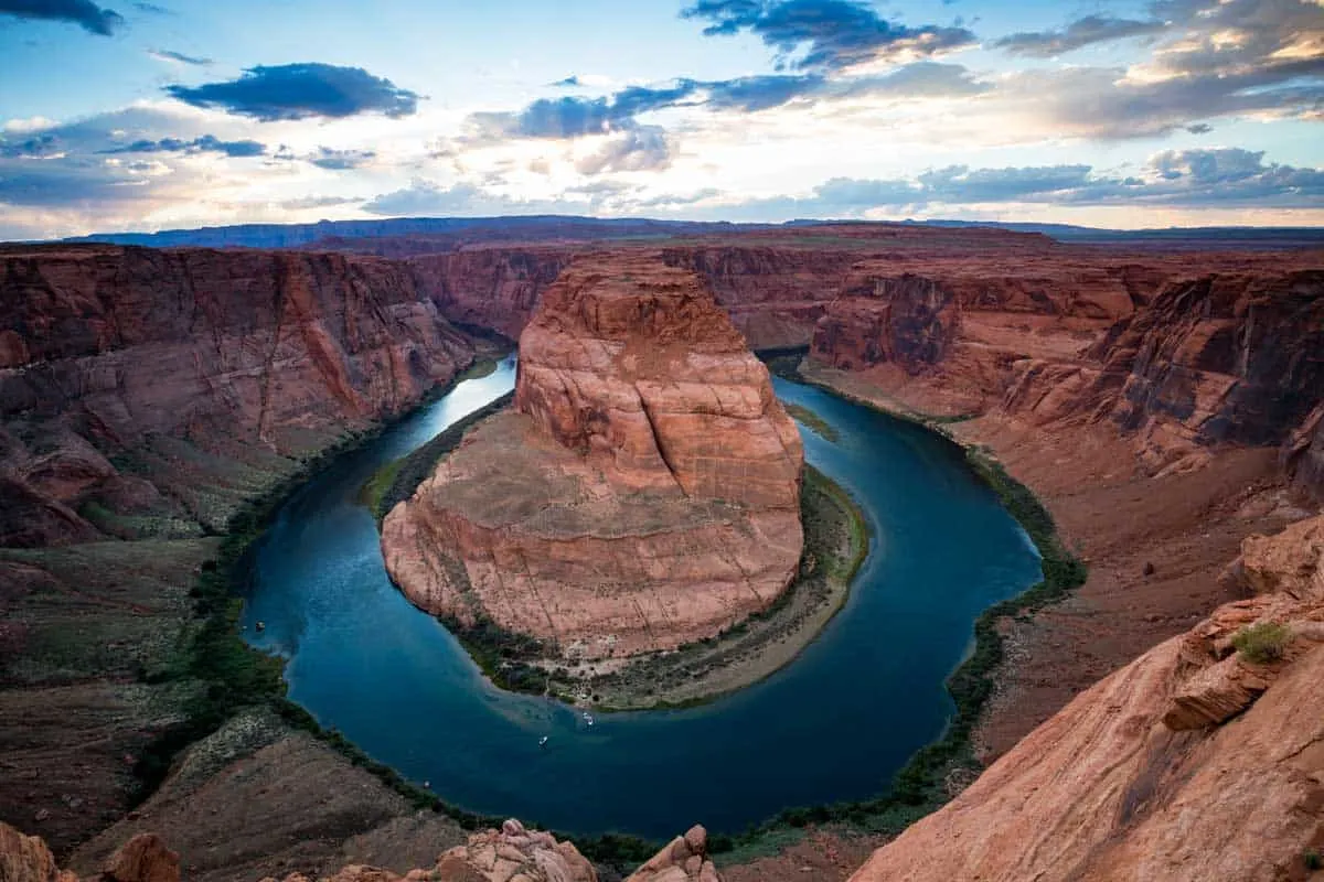 Looking down on the blue circular river surrounding Horse Shoe Bend in Arizona. 