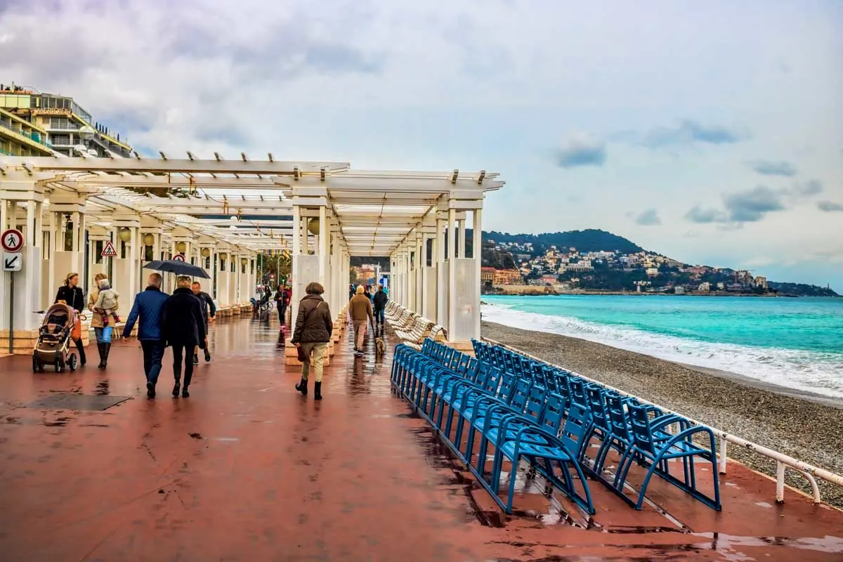 people walking on the Nice boulevard on a rainy day.