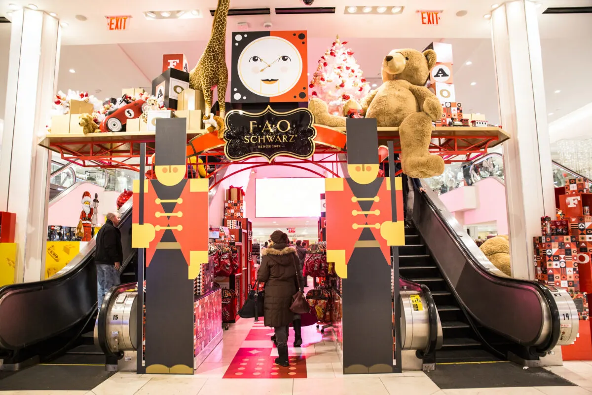 FAO Schwarz, Christmas time in New York City
Escalators with stuffed animals surrounding and Christmas decorations