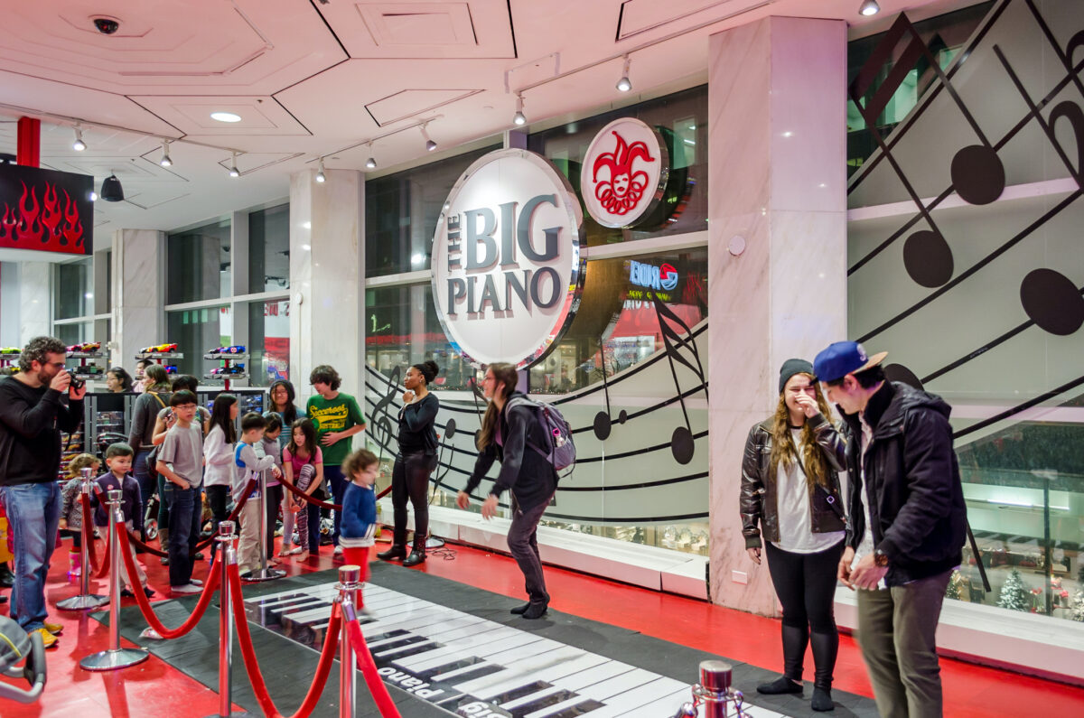FAO Schwarz, Christmas time in New York City. People looking at the piano from the movie BIG