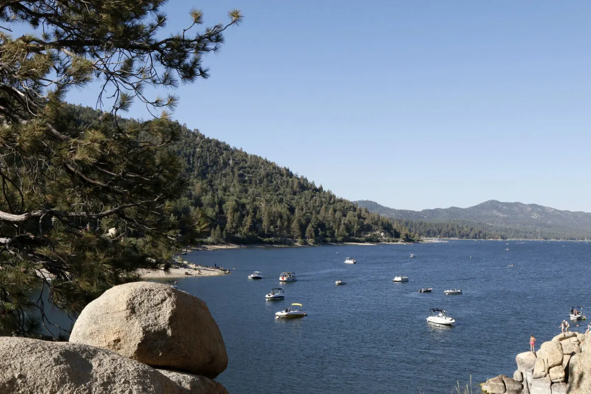 View of Water at Big Bear Lake in California with boats on the water and mountains surrounding the lake