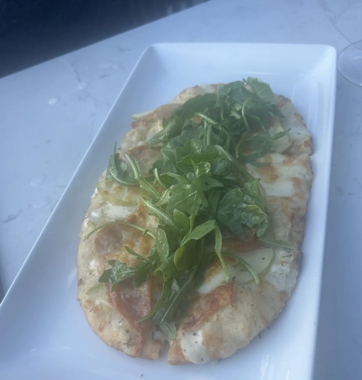 Prosciutto flatbread with granny smith apple and arugula 