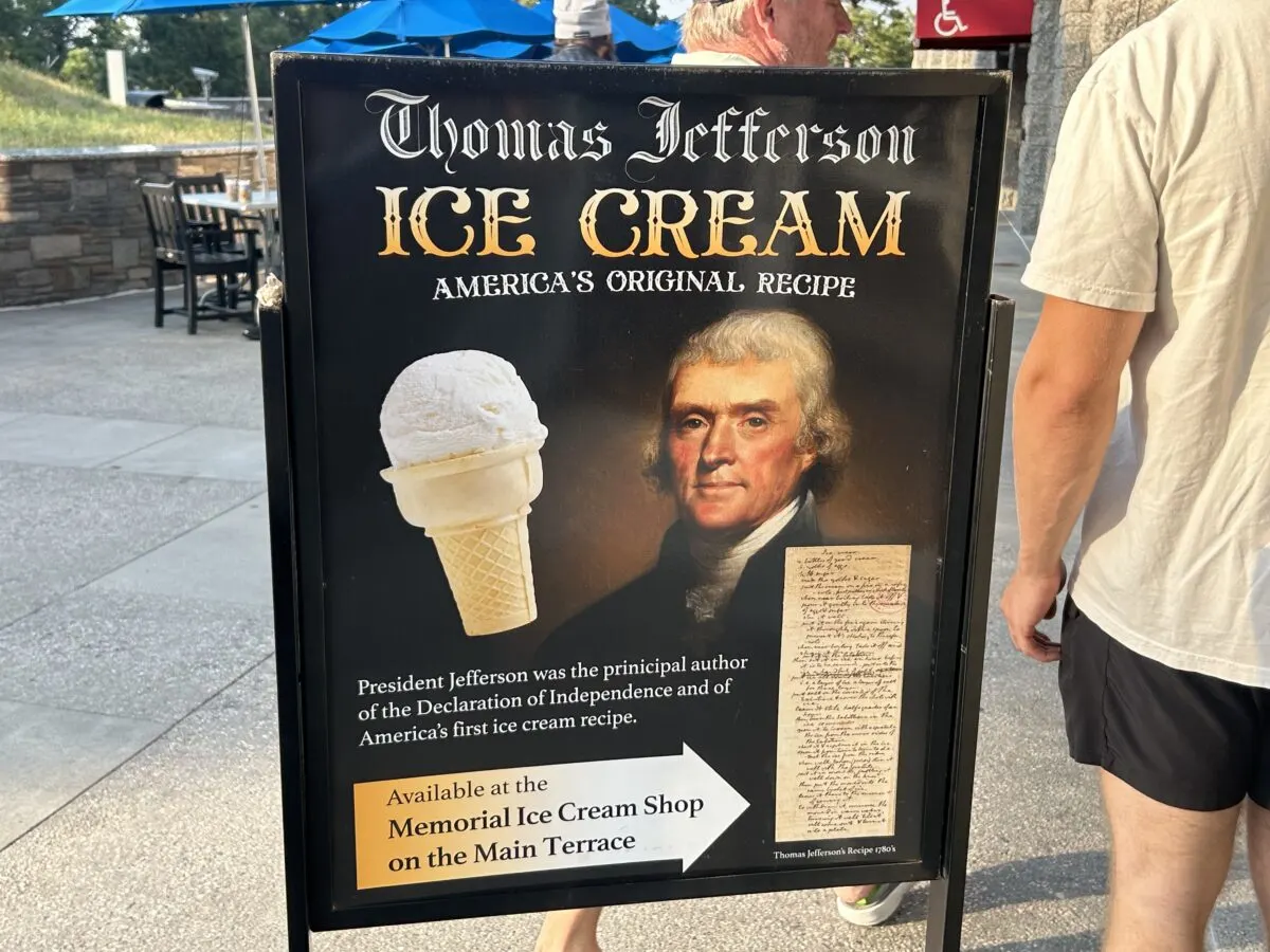 A picture of a sign outside an icecream shop at Mount Rushmore advertising Thomas Jefferson's original ice cream recipe