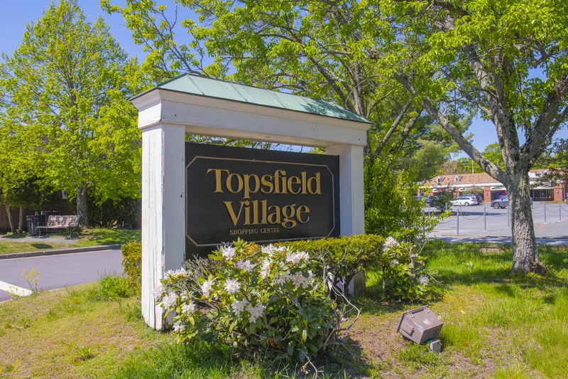 topsfield village sign in massachussets