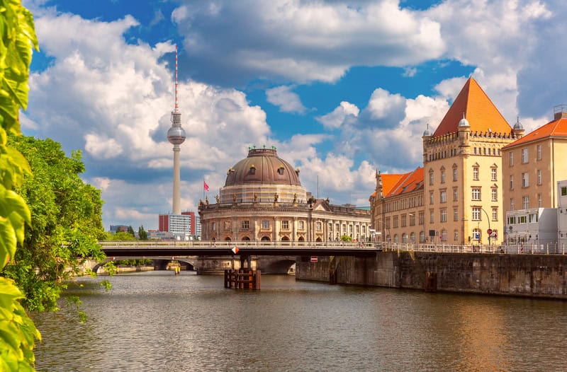 the river runing through Berlin in spring