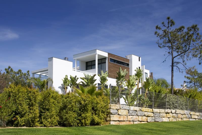 white modernist villa in portugal 