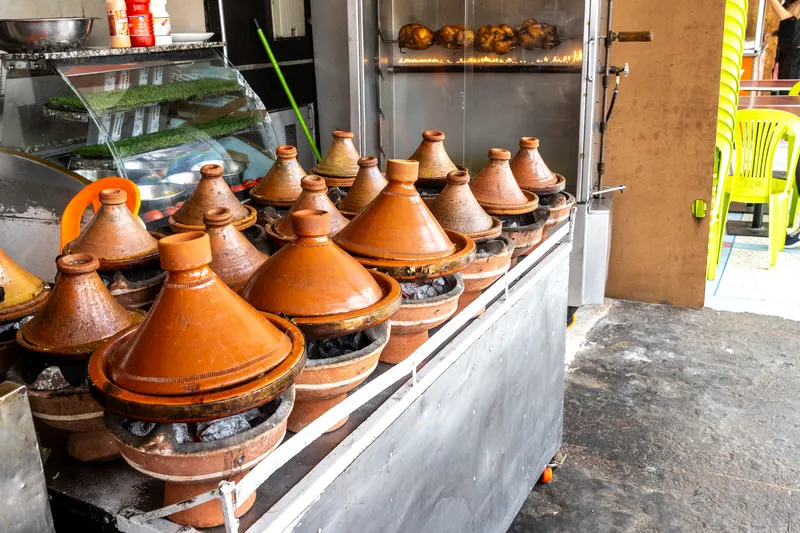 clay pot cooking with moroccan cuisine